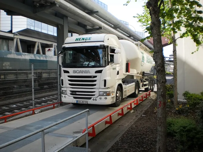 Fahrzeugwaage SL Überflur mit Silofahrzeug